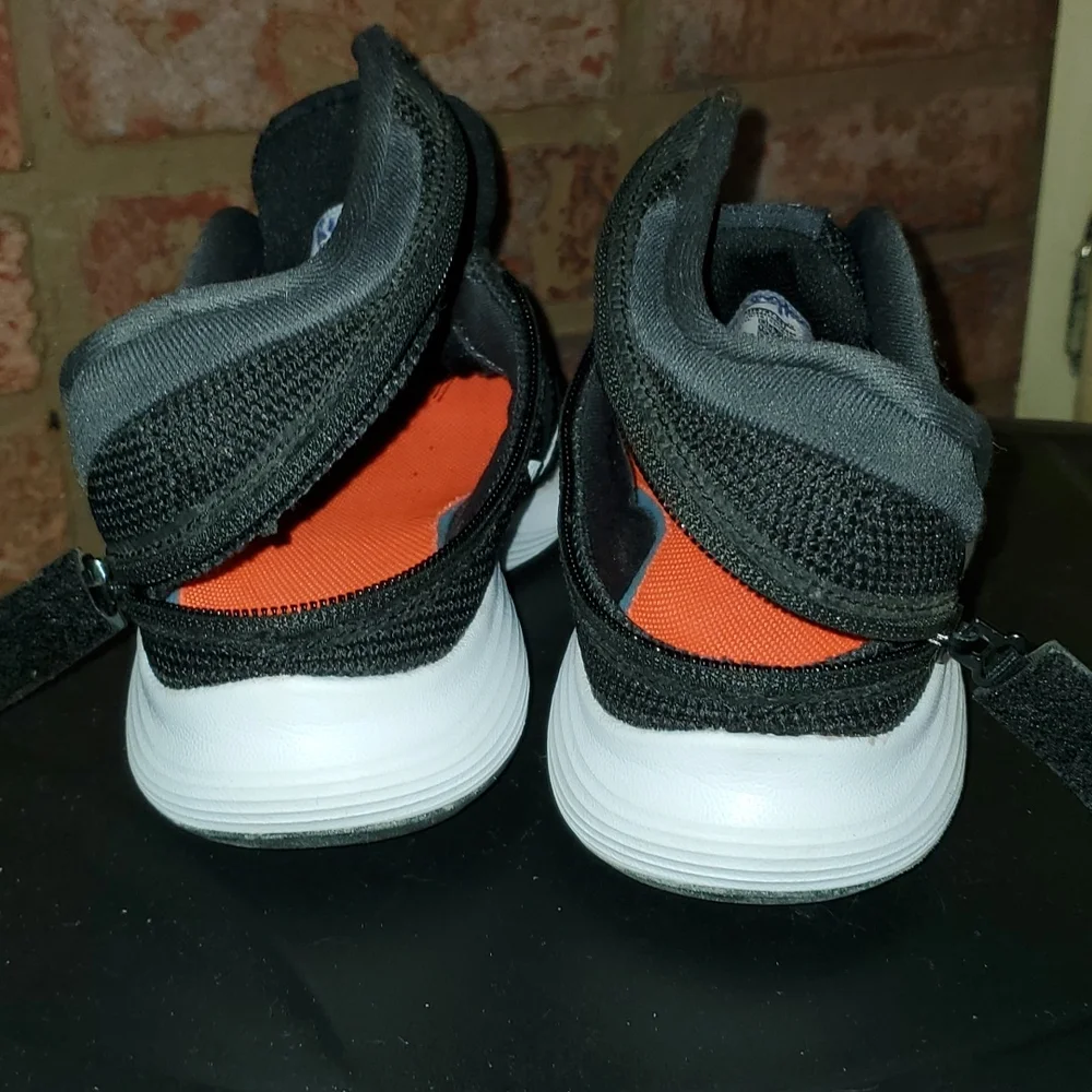 Nike Revolution Kids Running Shoes Size  4